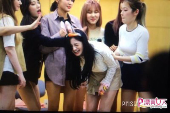 周洁琼为什么被排挤？周洁琼怎么去韩国的站(周洁琼参加过的韩综)