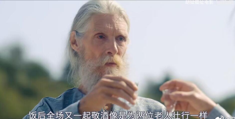 伯恩安德森的眼睛是什么颜色(伯恩安德森外貌)