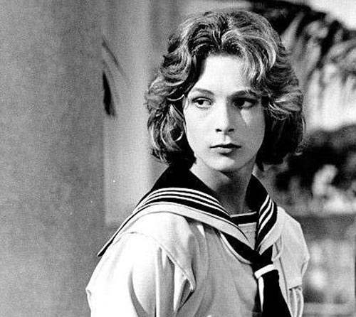 伯恩安德森的眼睛是什么颜色(伯恩安德森外貌)