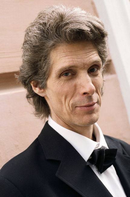 伯恩安德森的眼睛是什么颜色(伯恩安德森外貌)