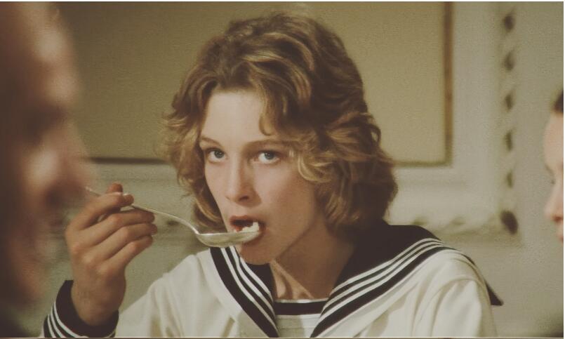 伯恩安德森的眼睛是什么颜色(伯恩安德森外貌)