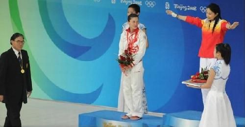 霍启刚因旺夫相看上郭晶晶？郭晶晶在霍家的(郭晶晶嫁霍启刚的原因)