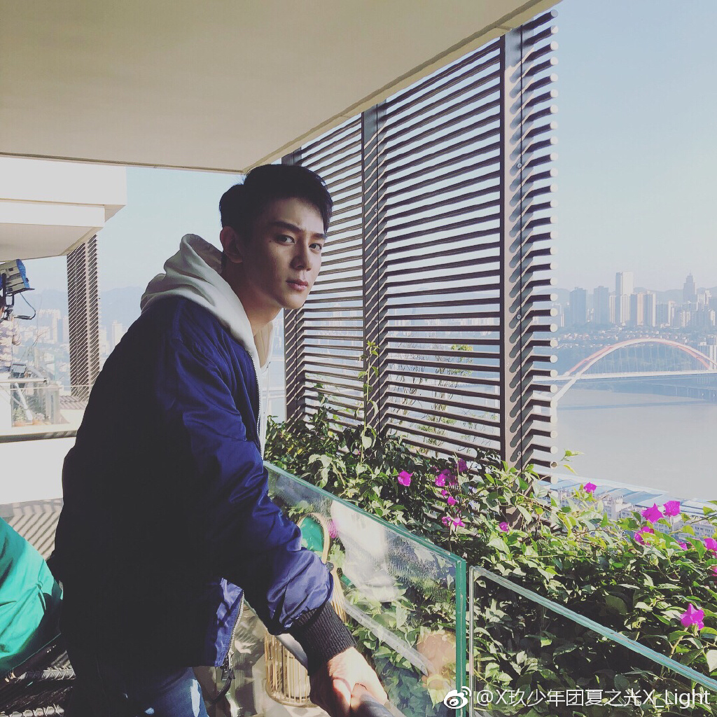 夏之光怎么变双眼皮了是整了吗?夏之光为什