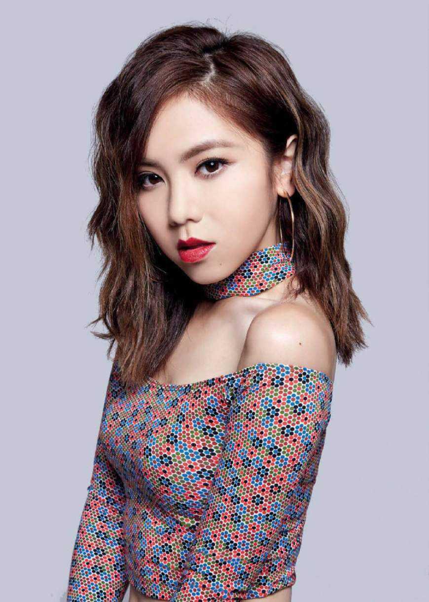 邓紫棋卸妆后的照片图(邓紫棋淡妆出镜) 邓紫棋卸妆后的照片图(邓紫棋淡妆出镜)