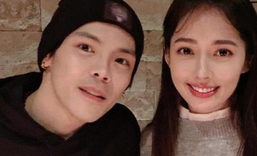 向佐微博发文承认郭碧婷怀孕(向佐郭碧婷新浪微博超话社区)