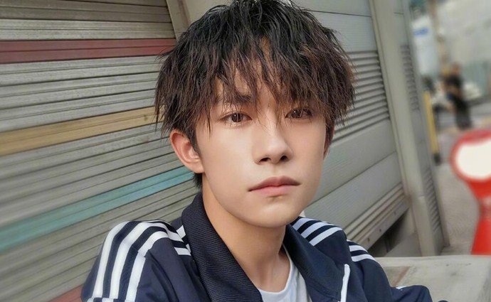 电影少年的你易烊千玺演技获赞(易烊千玺最新电影少年的你)