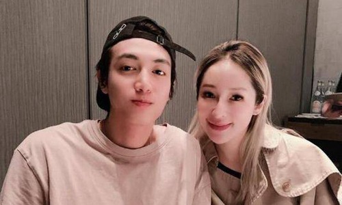 萧亚轩男友吐血送医，感到压力太大是怎么回(萧亚轩和男友突发意外)