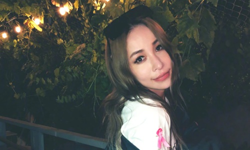 萧亚轩男友吐血送医，感到压力太大是怎么回(萧亚轩和男友突发意外)