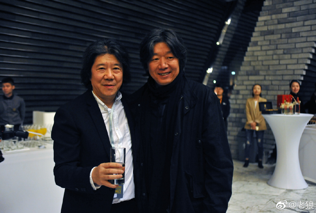 歌手老狼现在的样子(歌手老狼年轻时的照片) 歌手老狼现在的样子(歌手老狼年轻时的照片)