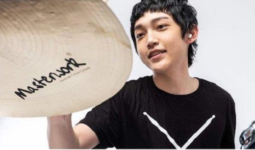 鼓手鞠翼铭年龄身高介绍(微笑鼓手鞠翼铭)