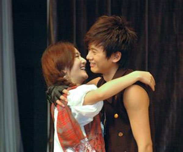 张杰打谢娜照片曝光什么情况(谢娜被张杰打是真的吗) 张杰打谢娜照片曝光什么情况(谢娜被张杰打是真的吗)