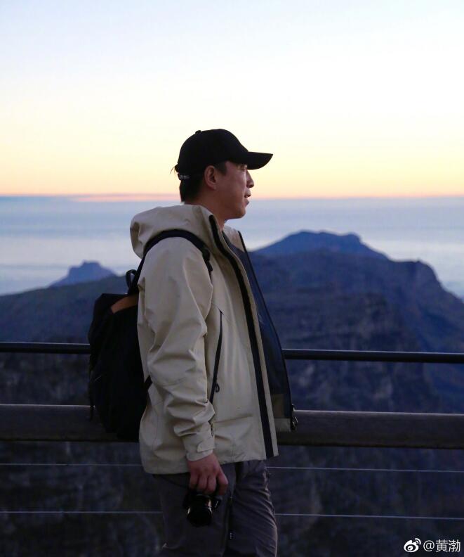 黄渤为什么上大学那么晚(黄渤上学经历)