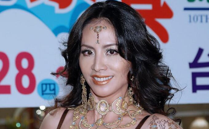 年轻田丽写真性感主义好魅惑