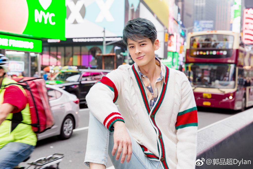 郭品超脖子上是什么?郭品超怎么帮助杨幂了