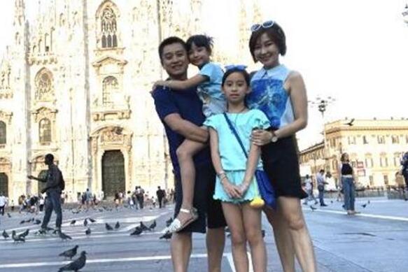 陈秀丽和胡可对比照亲妈都认错(胡可跟陈秀丽)