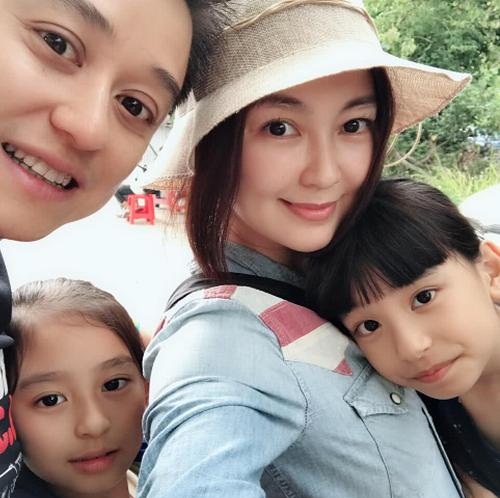 陈秀丽和胡可对比照亲妈都认错(胡可跟陈秀丽)