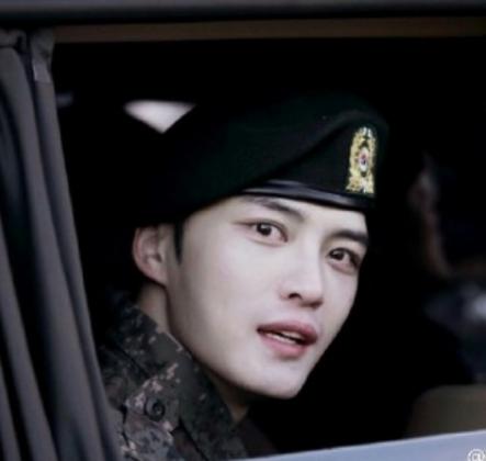 金在中现在真的超有钱有黑卡?他喜欢女生类 金在中现在真的超有钱有黑卡?他喜欢女生类