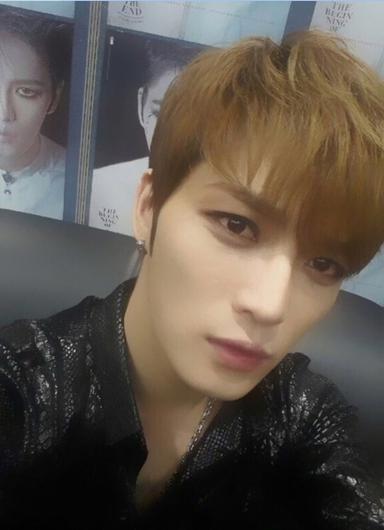 金在中现在真的超有钱有黑卡？他喜欢女生类