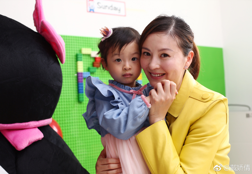 戴娇倩和赵丽颖好像对比照(吴倩和赵丽颖)