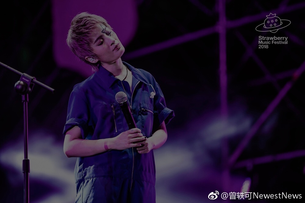 史泰龙的眼睛和嘴长的好奇怪是受过伤吗(史泰龙长得像)