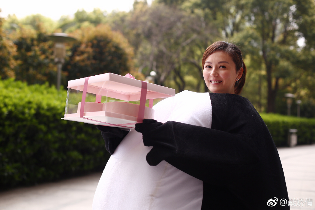 戴娇倩和赵丽颖好像对比照(吴倩和赵丽颖)