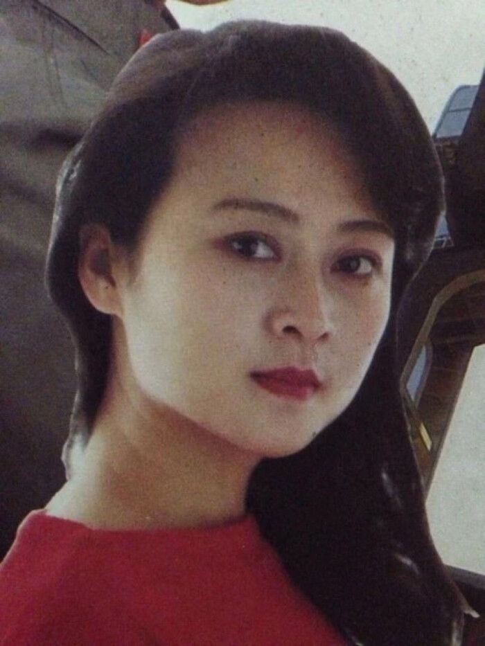 黄爱玲年轻时候的照片(童爱玲年轻时候照片)