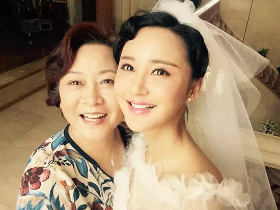 黄爱玲年轻时候的照片(童爱玲年轻时候照片)