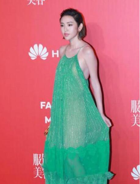 唐艺昕的胸有料吗多大罩杯的？我们来了唐艺