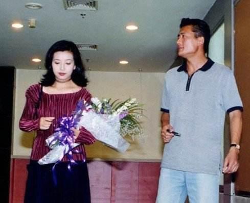 江珊是不是姜昆的女儿？江珊前后有几任老公(姜昆女儿江珊唱的同一首歌)