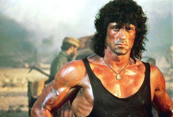 史泰龙的眼睛和嘴长的好奇怪是受过伤吗(史泰龙长得像)