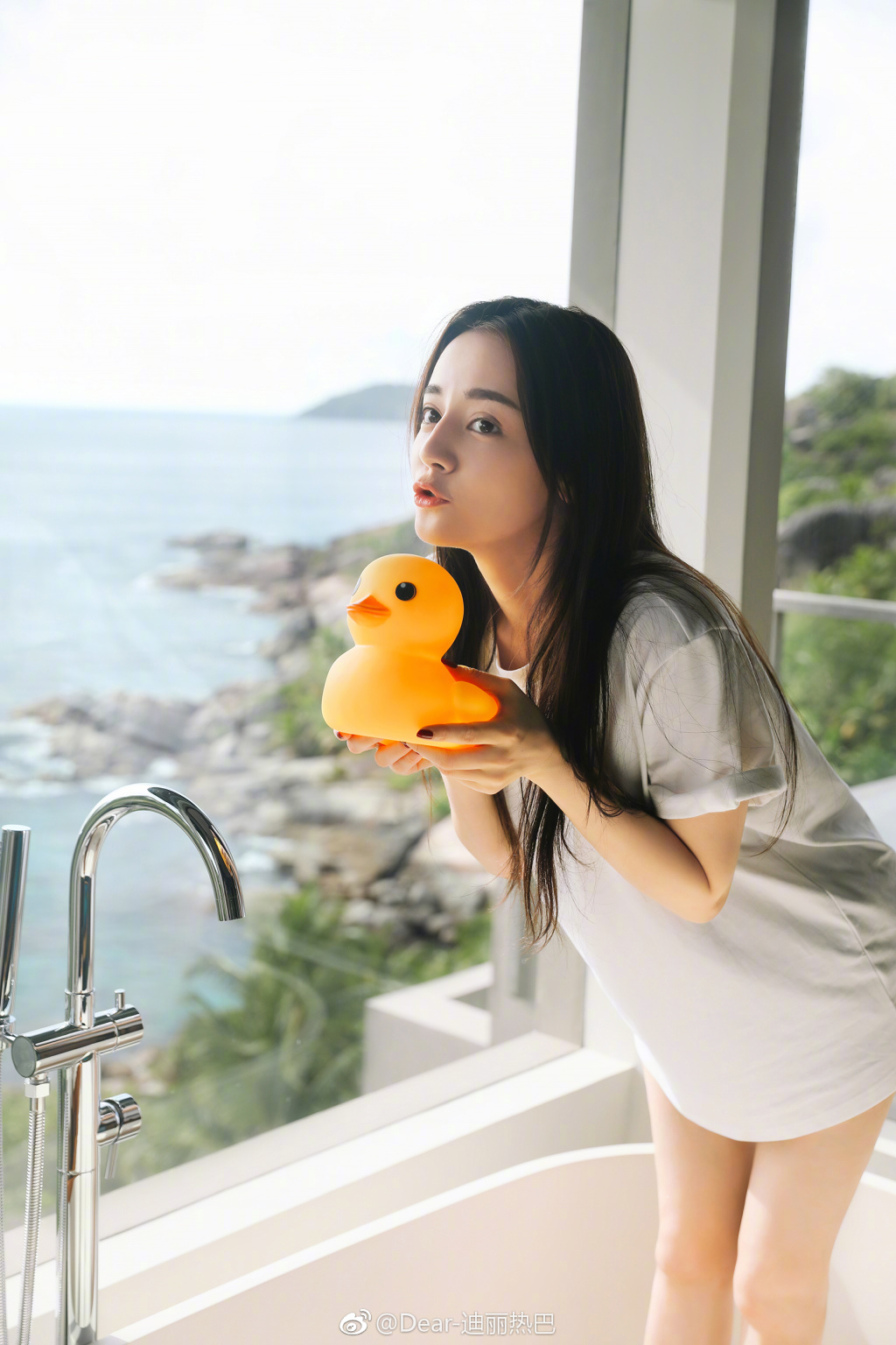 迪丽热巴家庭成员都有谁？热巴的父母干什么