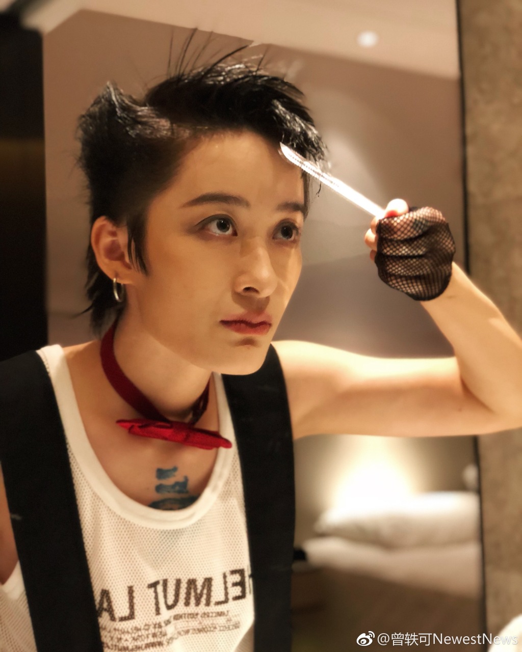 史泰龙的眼睛和嘴长的好奇怪是受过伤吗(史泰龙长得像)