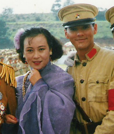 黄爱玲年轻时候的照片(童爱玲年轻时候照片)