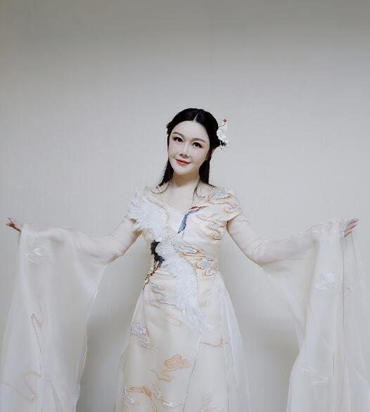 赵净颐今年多大了(赵净颐个人简历)