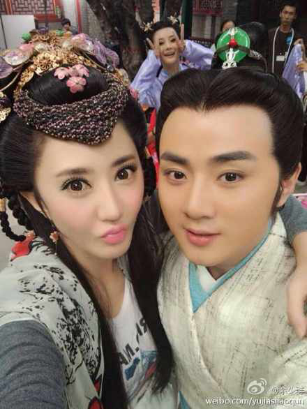 梁晶晶是余少群的老婆吗?余少群何炅有什么 梁晶晶是余少群的老婆吗?余少群何炅有什么