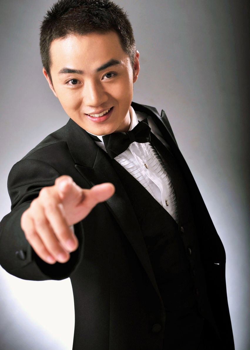 梁晶晶是余少群的老婆吗?余少群何炅有什么