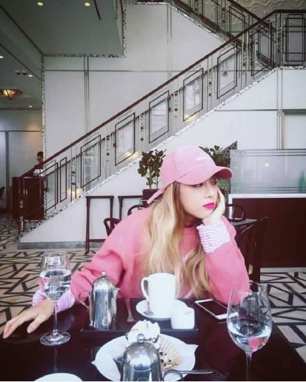 金婑斌牛仔裤身材照图片