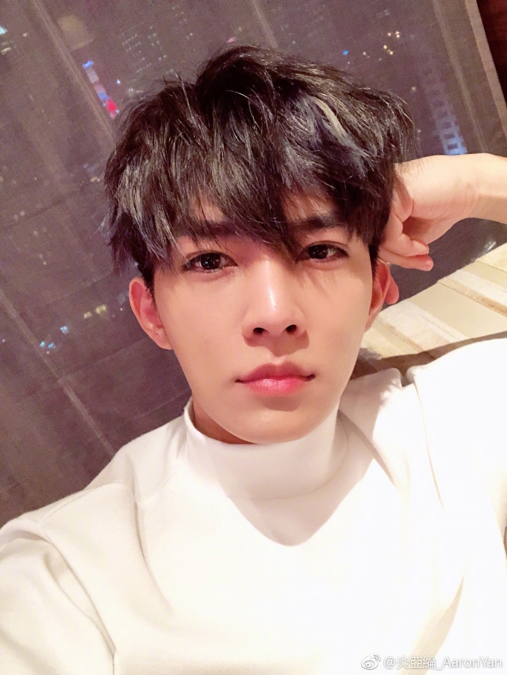 炎亚纶为什么叫大手?汪东城打掉炎亚纶话筒