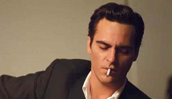 电影《小丑》口碑爆棚男主扮演者资料(小丑电影男主演员表)