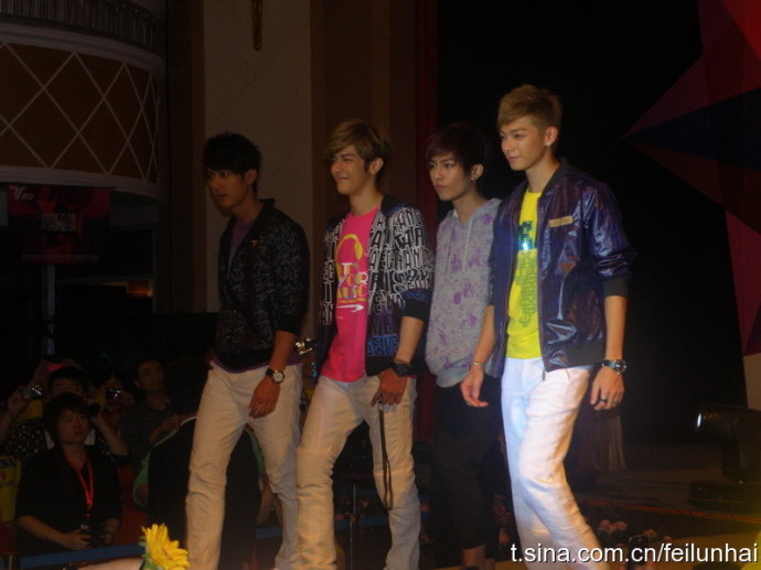 炎亚纶为什么叫大手？汪东城打掉炎亚纶话筒