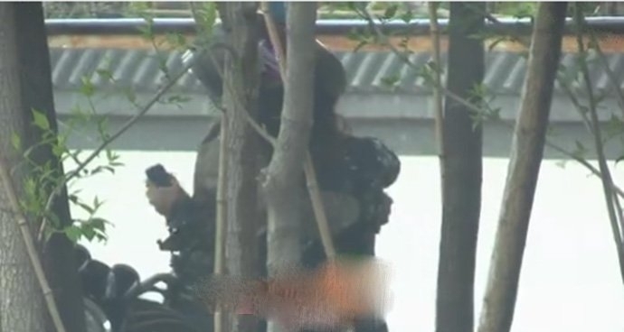 屈楚萧否认恋情微博发文引热议(屈楚萧前女友微博)