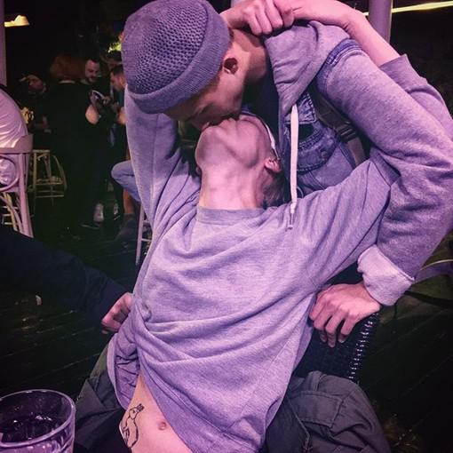 男生喜欢紫色是基佬吗？喜欢紫色的人都是变