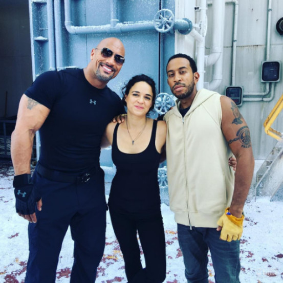 wwe有巨石强森是那一年的?尚格云顿和巨(wwe强森vs巨石)