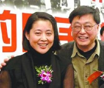 王文澜与倪萍为什么离婚？揭倪萍光鲜央视舞(倪萍的丈夫王文澜是干嘛的)