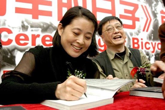 王文澜与倪萍为什么离婚？揭倪萍光鲜央视舞(倪萍的丈夫王文澜是干嘛的)