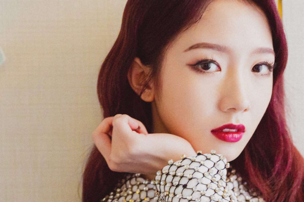 孟美岐为什么叫孟盯盯?孟美岐素颜对比照片