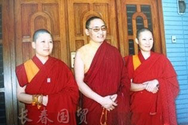 歌手李娜出家后的照片(李娜出家近况)