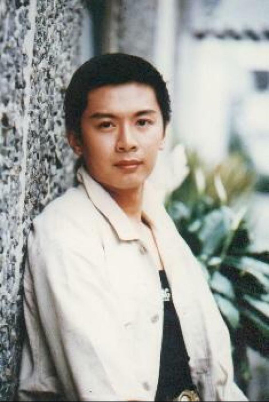 何宝生有老婆孩子吗？何宝生是不是同性恋？(何宝生的感情)