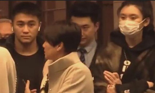 怎样认识一个制片人或导演？导演和制片人的(什么是制片人)