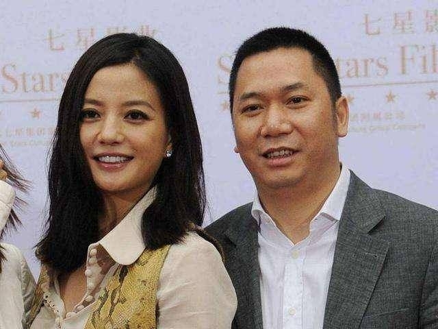 赵薇恋情疑曝光实锤(赵薇有几段恋情)